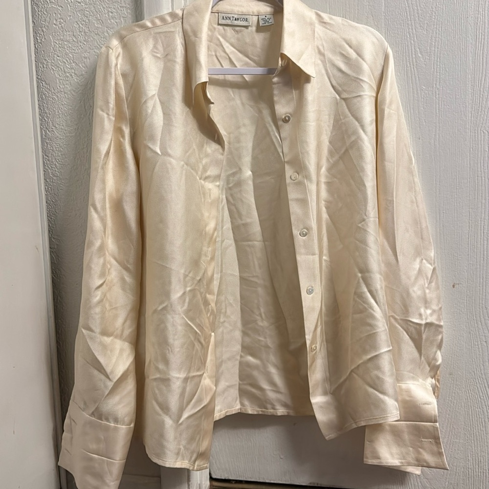 Ann Taylor Women’s Size 6 Silk Tan Button Down Shirt